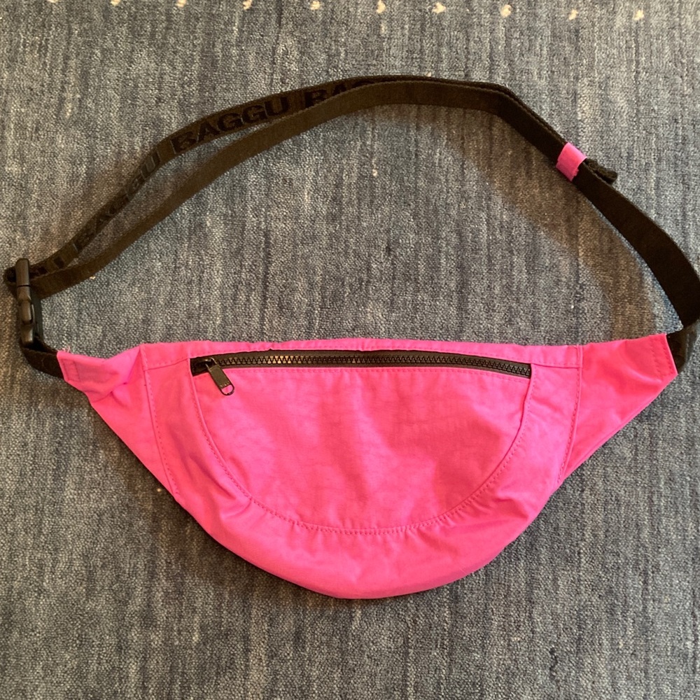 BAGGU Vibrant Pink Waist Bag